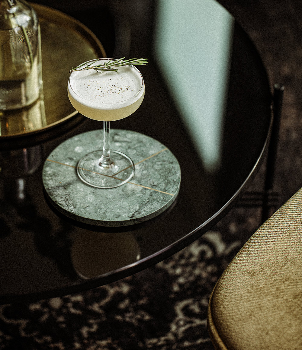 Reckos Bar im Mauritzhof Hotel Muenster Detail Drink